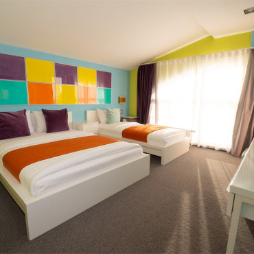 Номер "Трехместный номер с двумя кроватями"