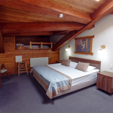 Номер "Семейный мансардный «с полатями»"