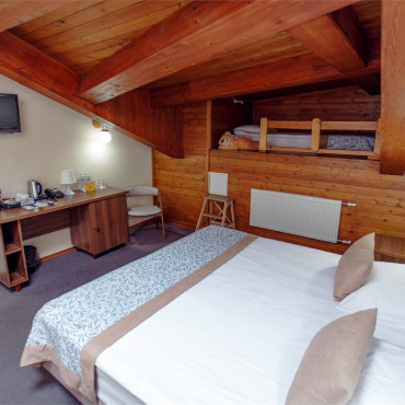 Номер "Семейный мансардный «с полатями»"