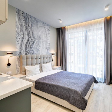 Номер "Студия с видом на бассейн и французским балконом 323"