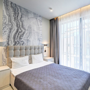 Номер "Студия с видом на бассейн и французским балконом 323"