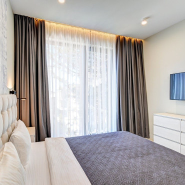 Номер "Студия с видом на бассейн и французским балконом 323"