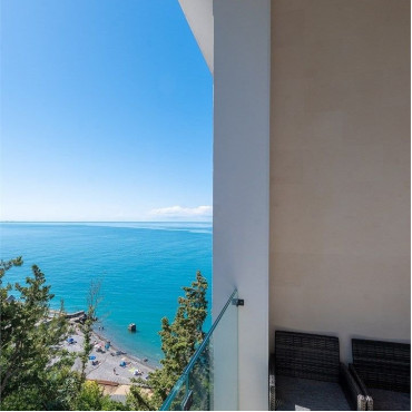 Номер "Студия с боковым видом на море 430"