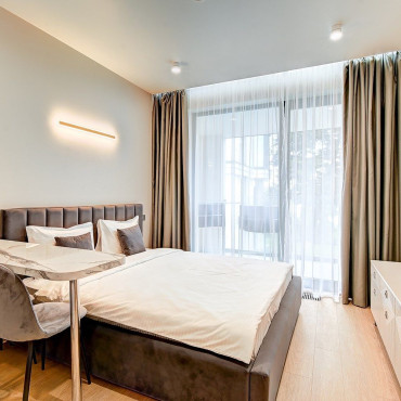 Номер "Студия с видом на бассейн и французским балконом 312"