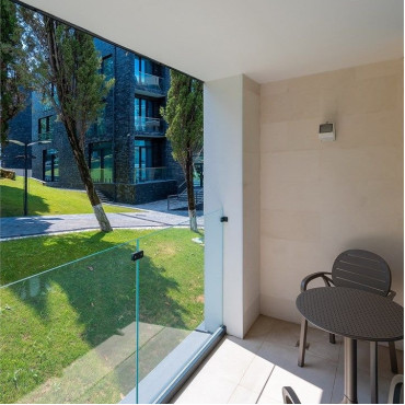 Номер "Студия с боковым видом на море 215"