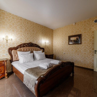 Номер "Аристократ VIP* двухкомнатный с выходом к бассейну"