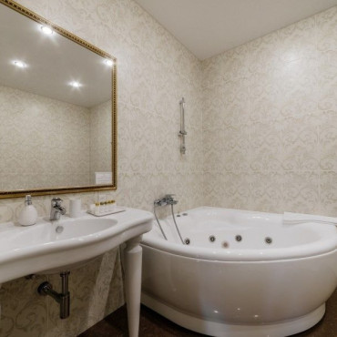 Номер "Аристократ VIP* двухкомнатный с выходом к бассейну"