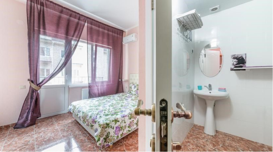 Номер "Двухместный стандартный номер с балконом"