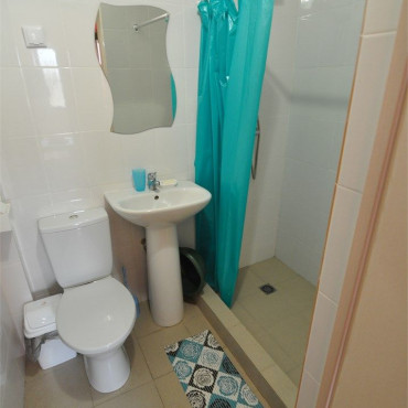 Номер "Трехместный номер без балкона (1 этаж)"