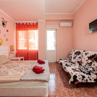 Номер "Трехместный стандартный номер с балконом"