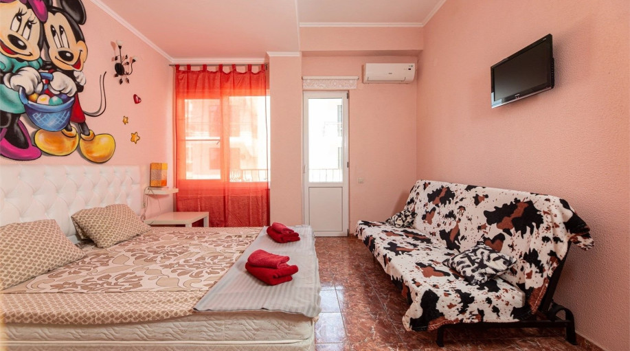 Номер "Трехместный стандартный номер с балконом"