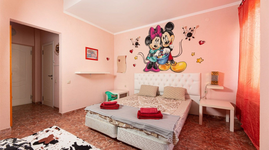 Номер "Трехместный стандартный номер с балконом"