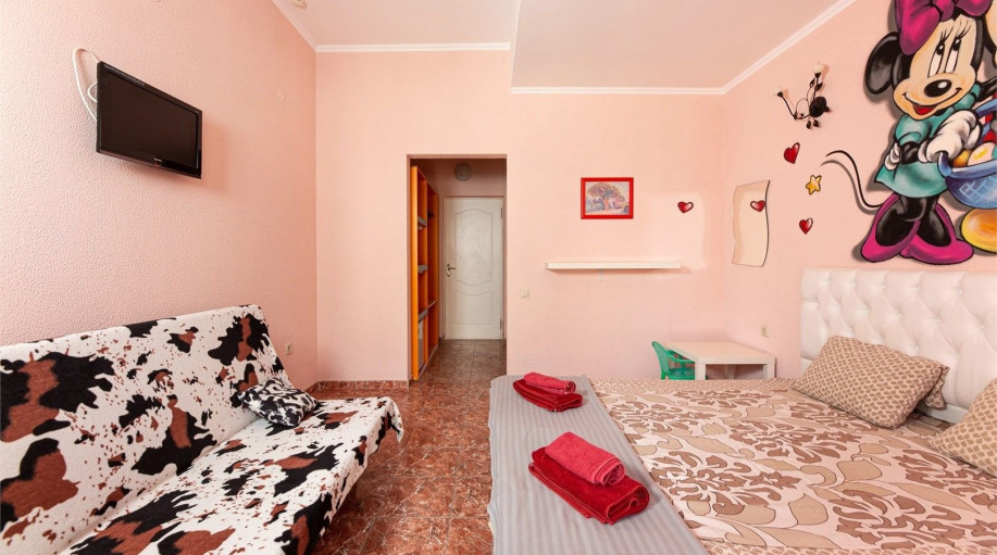 Номер "Трехместный стандартный номер с балконом"