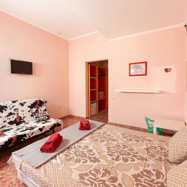 Номер "Трехместный стандартный номер с балконом"