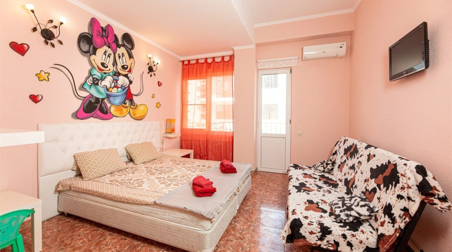 Номер "Трехместный стандартный номер с балконом"