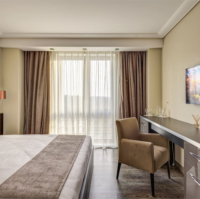 Астро Плаза