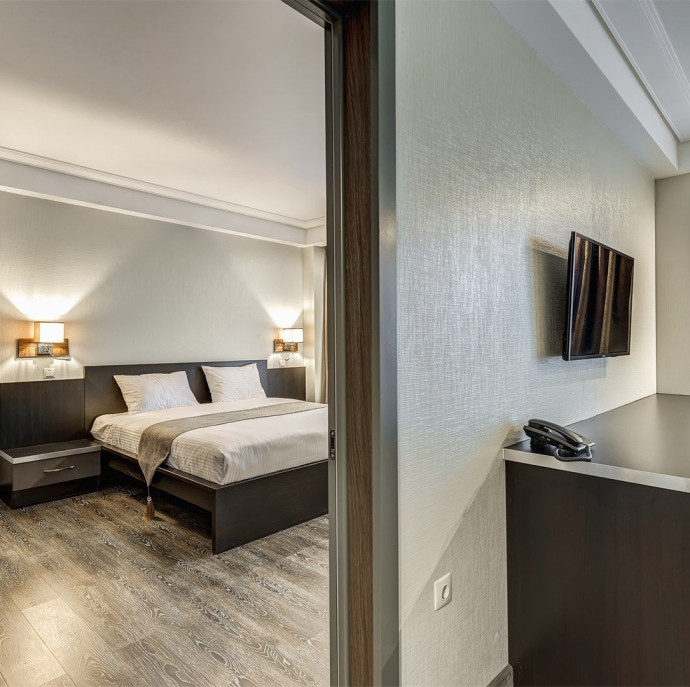 Астро Плаза