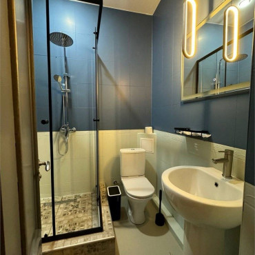 Номер "Четырехместный стандарт с 2-мя раздельными кроватями и двухместным диваном"