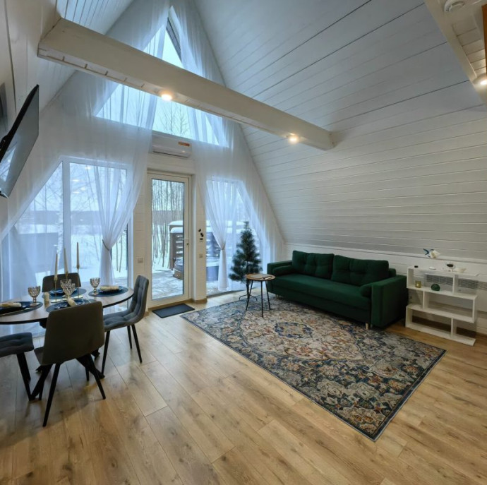 Дизайнерский дом A-frame в глэмпинге На краю света