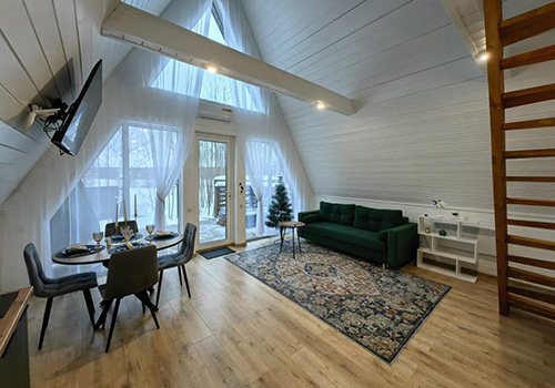 Дизайнерский дом A-frame в глэмпинге На краю света