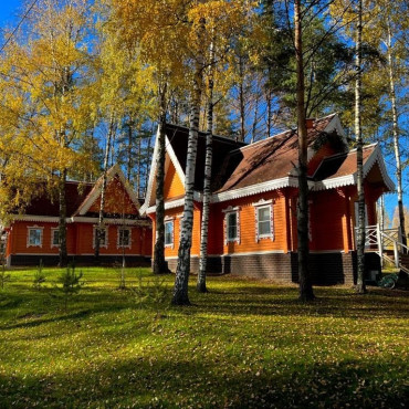 Коттедж "Двухэтажный дом с 4-мя спальнями и бочкой Фурако"