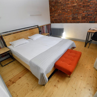 Номер "Улучшенный с одной большой кроватью"