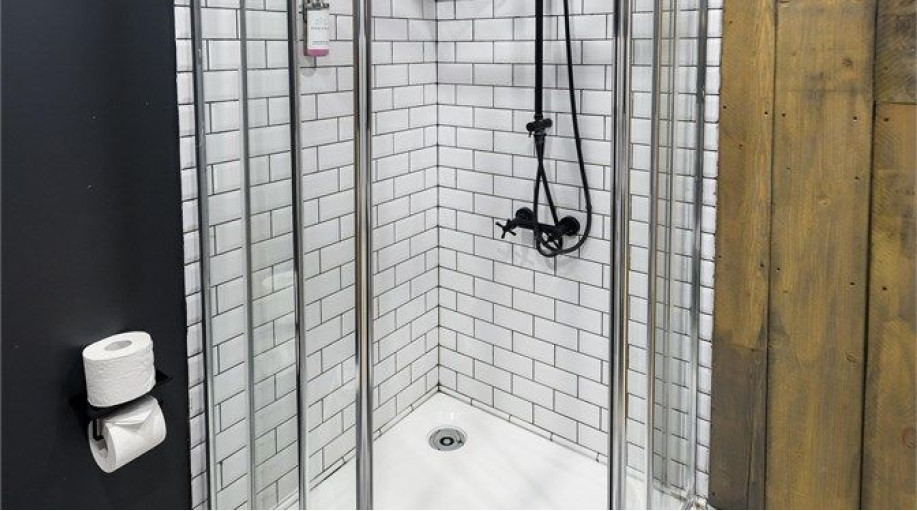 Номер "Улучшенный с одной большой кроватью"