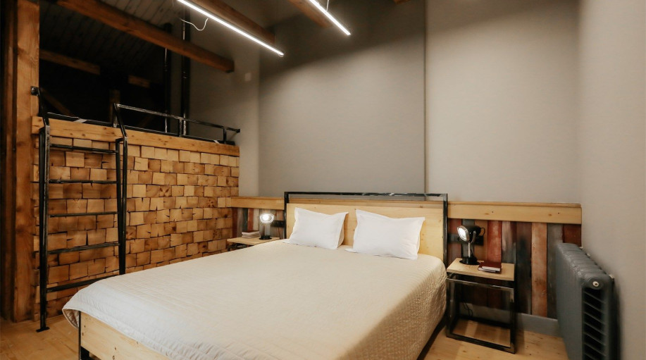 Номер "Улучшенный семейный с одной большой кроватью"