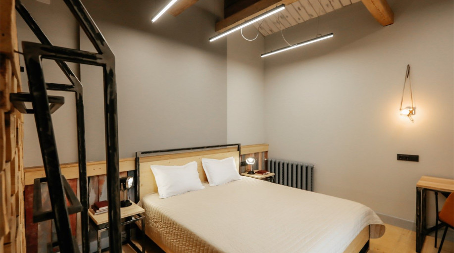 Номер "Улучшенный семейный с одной большой кроватью"