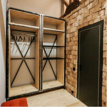 Номер "Улучшенный семейный с одной большой кроватью"