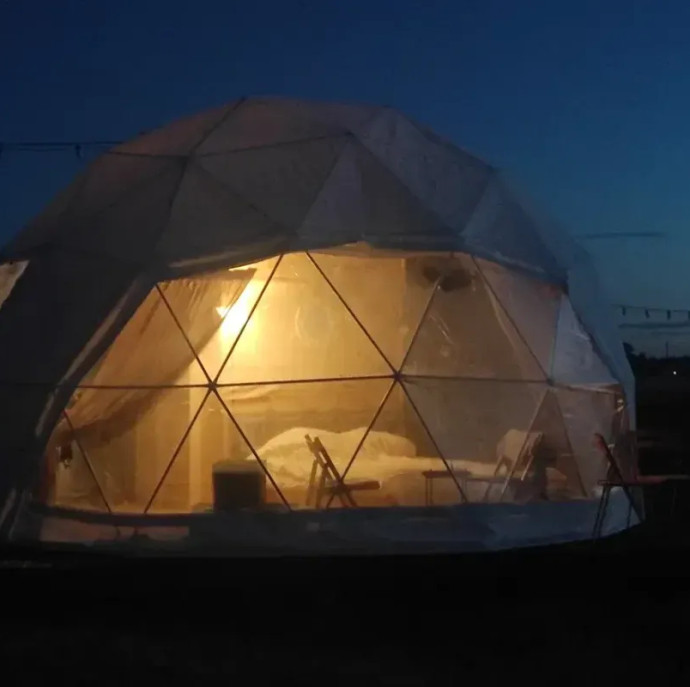 Купольный дом в глэмпинг парке КосмоСфера