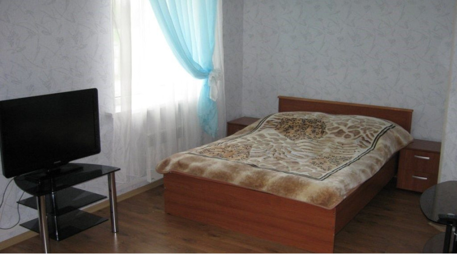 Номер "Стандартный двухместный номер с двуспальной кроватью"