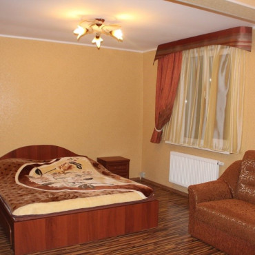 Номер "Стандартный двухместный номер с двуспальной кроватью"