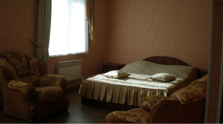 Номер "Стандартный двухместный номер с двуспальной кроватью"