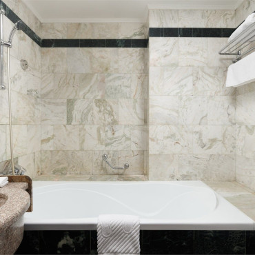 Номер "Бюджетный двухместный номер, вид в холл отеля"