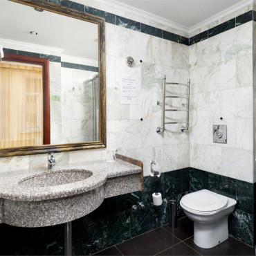 Номер "Стандартный двухместный номер (вид в холл отеля)"