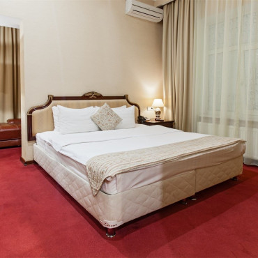 Номер "Стандартный двухместный номер (вид в холл отеля)"