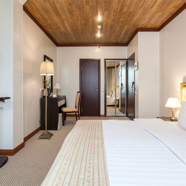 Номер "Стандартный номер с одной двуспальной кроватью"