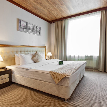 Номер "Стандартный номер с одной двуспальной кроватью"