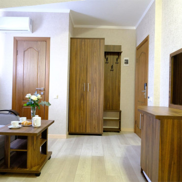 Номер "Стандарт двухместный с бесплатным завтраком и парковкой(мансардный этаж)"