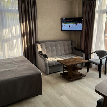 Номер "Стандарт-улучшенный с бесплатным завтраком и парковкой"