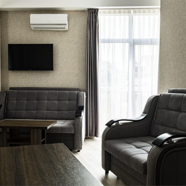 Номер "Стандарт-улучшенный с бесплатным завтраком и парковкой"