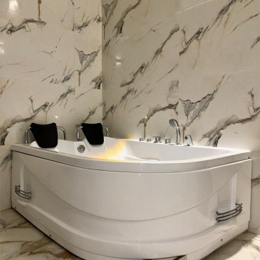 Номер "Двухместный номер с сауной и джакузи с бесплатным завтраком и парковкой"