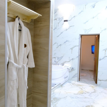 Номер "Двухместный номер с сауной и джакузи с бесплатным завтраком и парковкой"