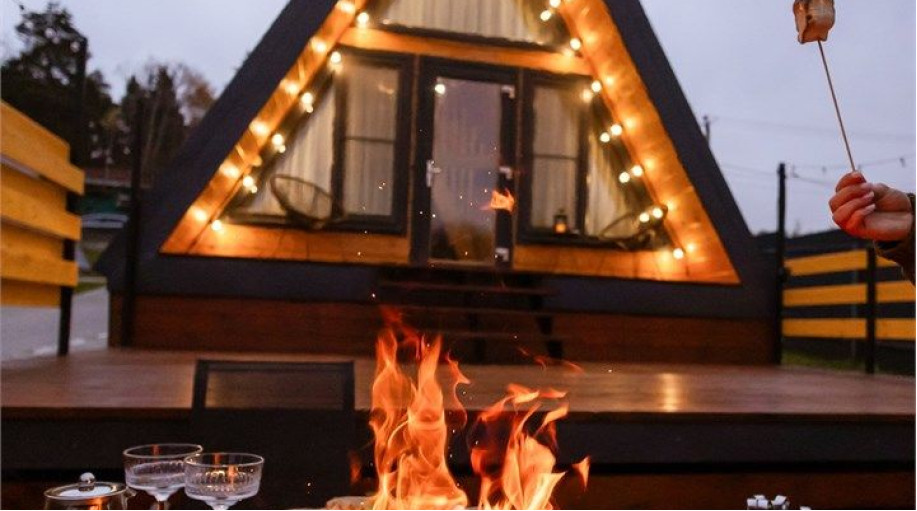 Коттедж "A-frame «Петрол» домик из дерева 4х местный"