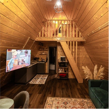 Коттедж "A-frame «Петрол» домик из дерева 4х местный"