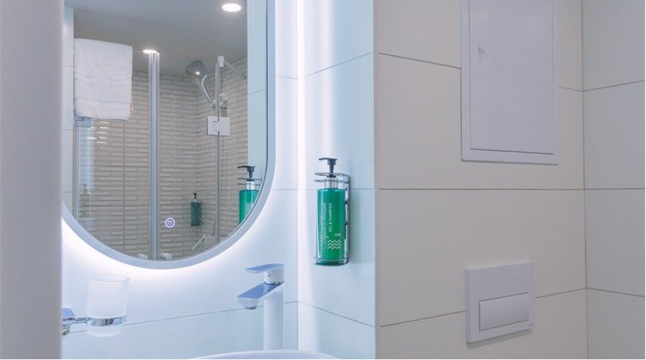 Номер "Standart четырехместный с балконом и видом на море"