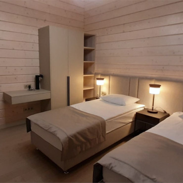 Коттедж "ВИП Коттедж "Утренний туман" (2 спальни с принадлежностями для сна Тогас)"