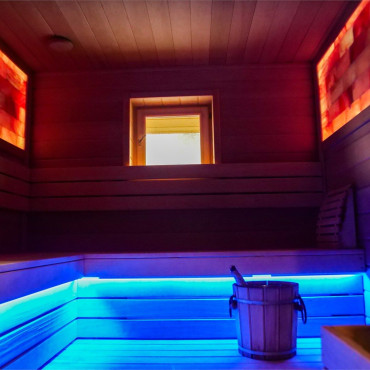 Коттедж "Коттедж с финской сауной и джакузи"