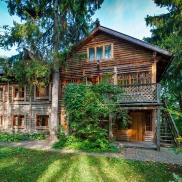 Номер "Бутик-отель Чеховская дача №10 (Мансарда-люкс с двуспальной кроватью)"